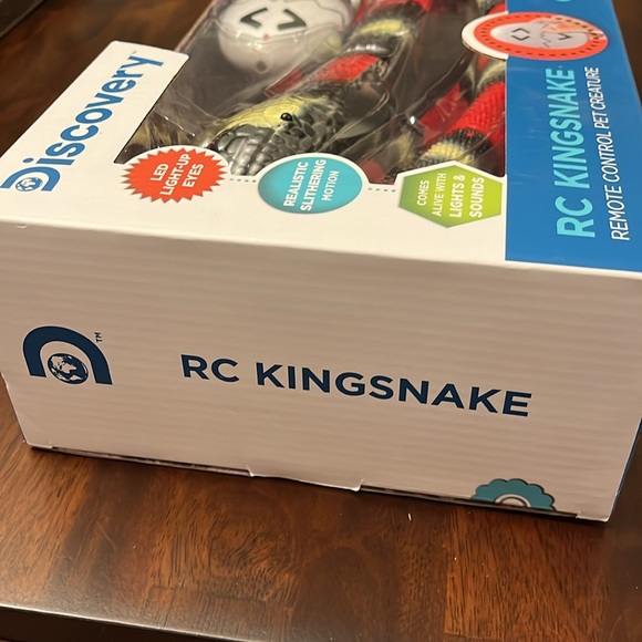 Discovery Kids Remote Controlled King Snake, Realistic Slithering RC Reptile NIB - Picture 6 of 8